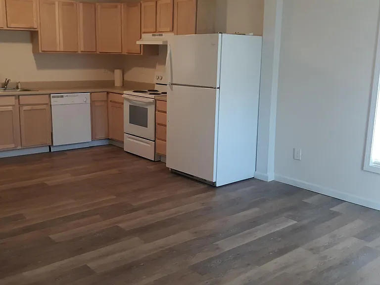 1321 Camden Ave — Photo 2