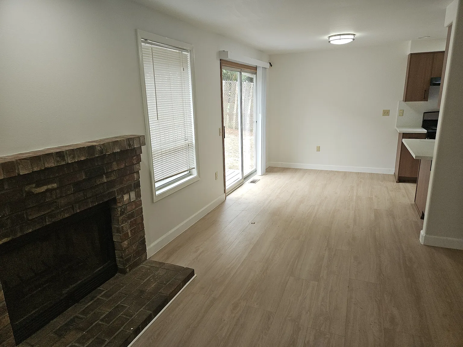 18417 Woodbine Dr — Photo 3