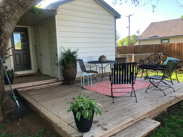 407 S Oak St, Paradise, TX 76073