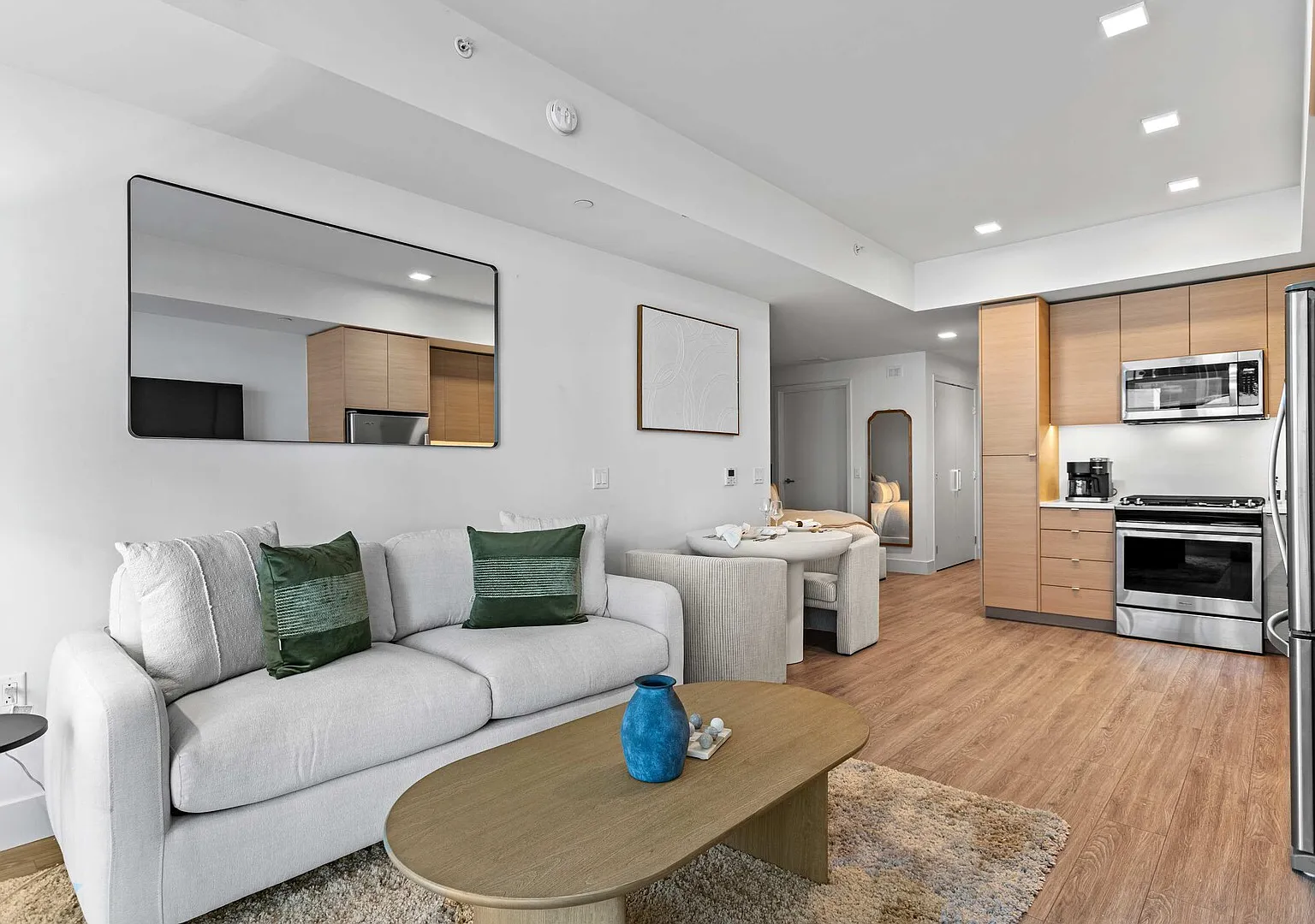 Gaslamp Quarter 1BR Private Balcony & King Bed — Photo 1