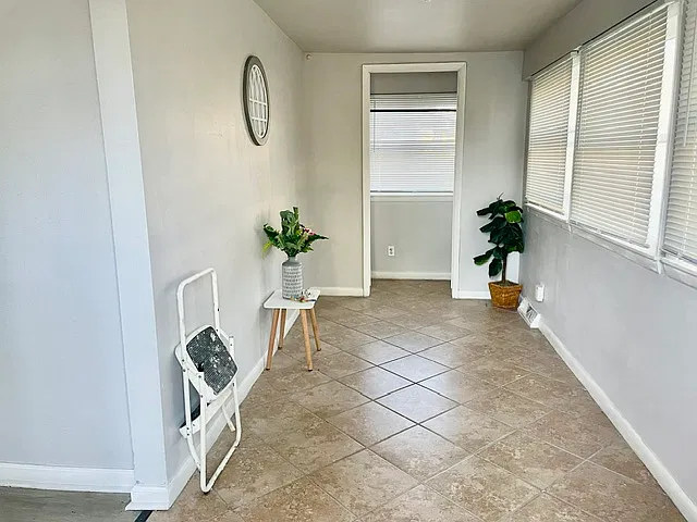 2 bed, 1064 sqft, $1,200 — Photo 2