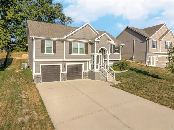 10026 N Lawn Ave, Kansas City, MO 64156