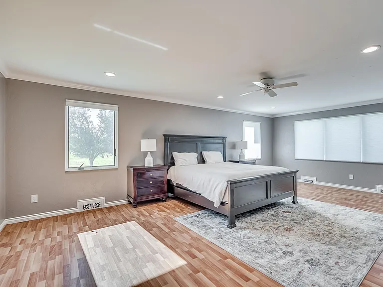 1516 E Britton Rd — Photo 18
