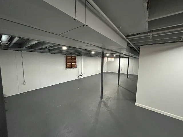 Large Clean, Dry, Well Lit Multipurpose Basement Room