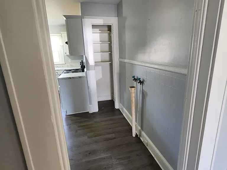 304 W 8th Ave — Photo 11