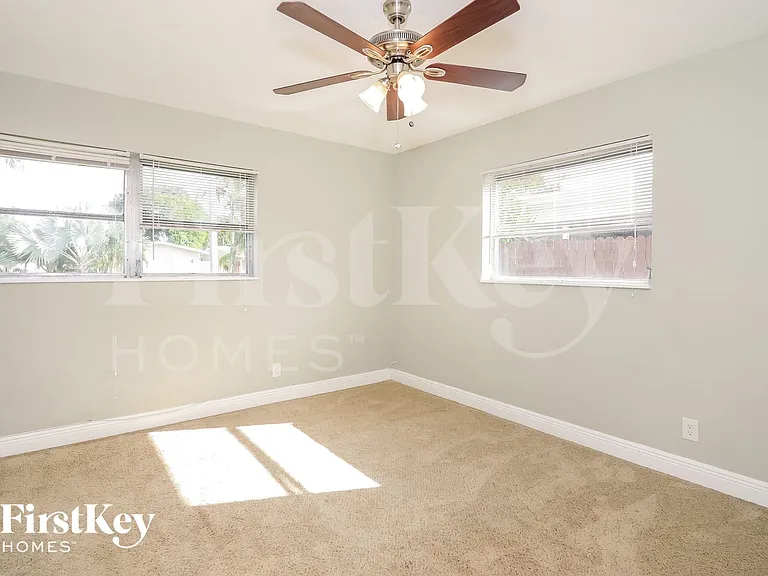 327 Azalea St — Photo 8