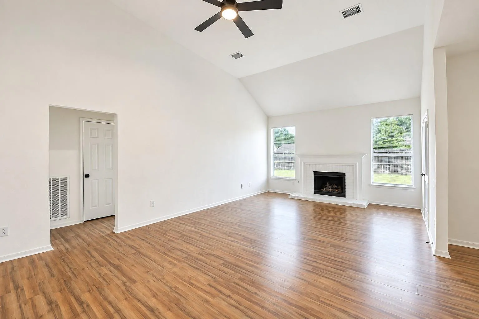 3 bed, 2.0 bath, 1705 sqft, $2,350 — Photo 4