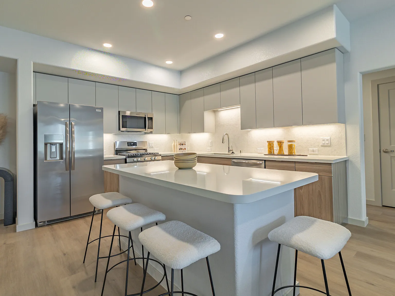 SOCO Apartments — Photo 2