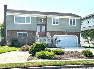 1070 McKinley St, Baldwin, NY 11510