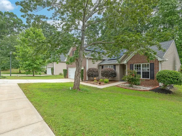206 Manhassett Ct, Greenville, SC 29607