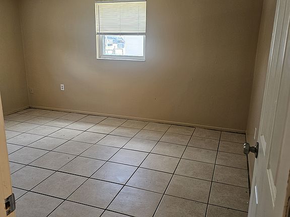 3rd image of 1018 Deal Ln