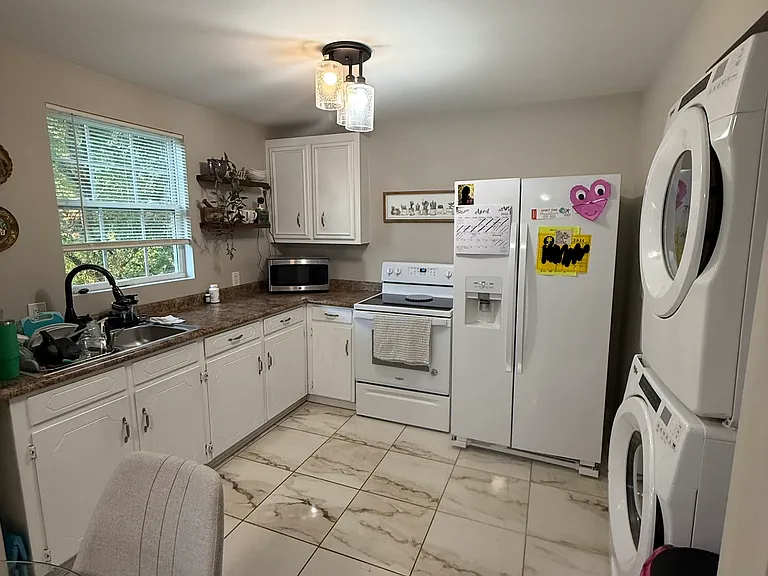 26 Henderson Ave — Photo 4