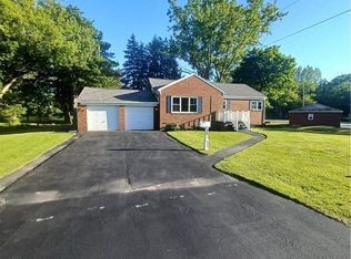 21 East And West Rd, West Seneca, NY 14224