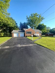21 East And West Rd, West Seneca, NY, 14224