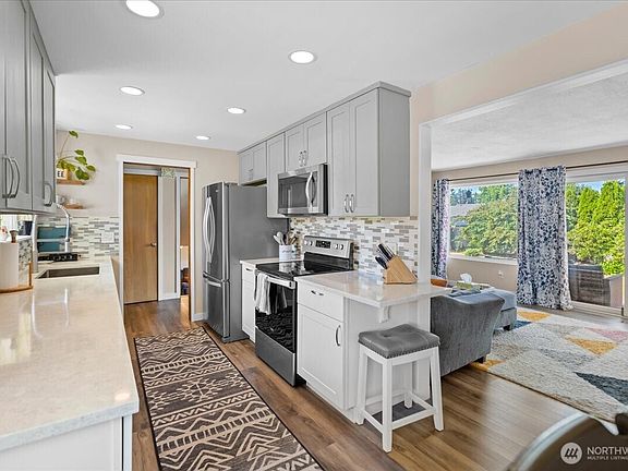 4th image of 8515 94th Street SW