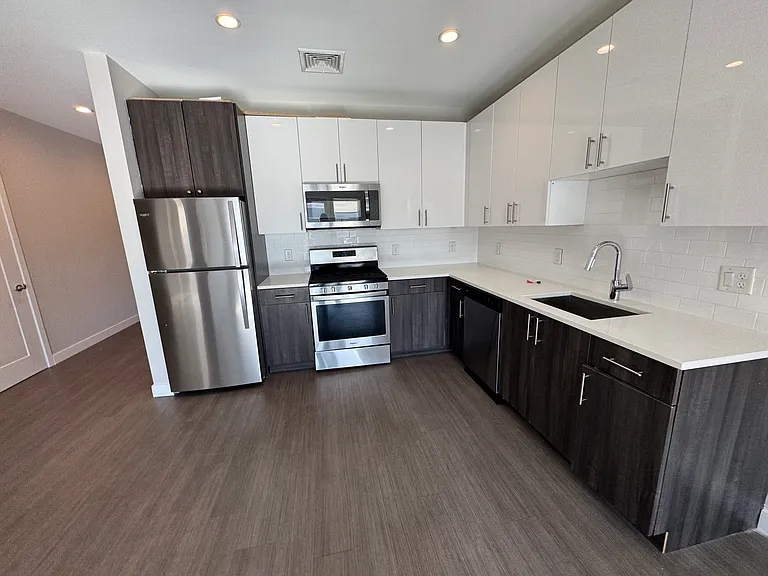 Hillside Residence — Photo 31