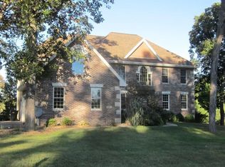 5553 Oak Hills Dr, Burlington, IA 52601