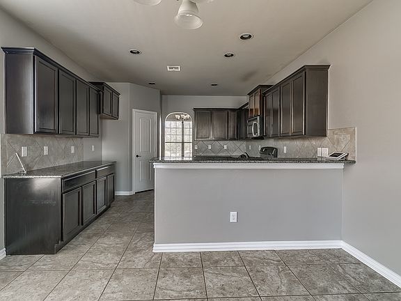 4th image of 11309 NW 94th St