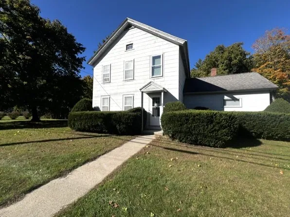 27 Glendale St #A, Easthampton, MA 01027