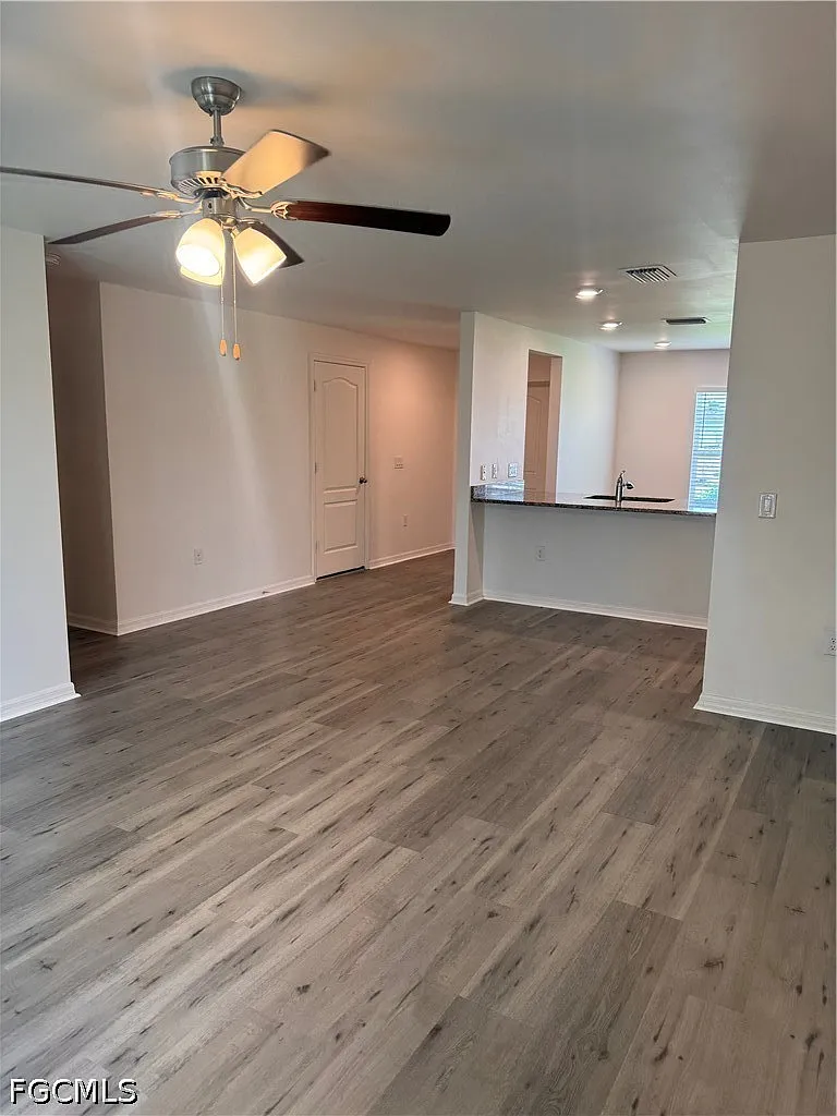 3 bed, 2.0 bath, 1270 sqft, $1,900 — Photo 4