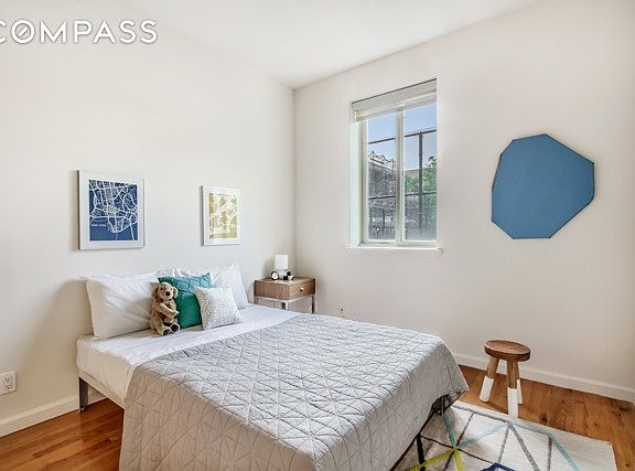 4th image of 963 Kent Ave APT C1