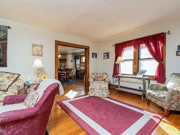 4th image of 86 Mountain Ave