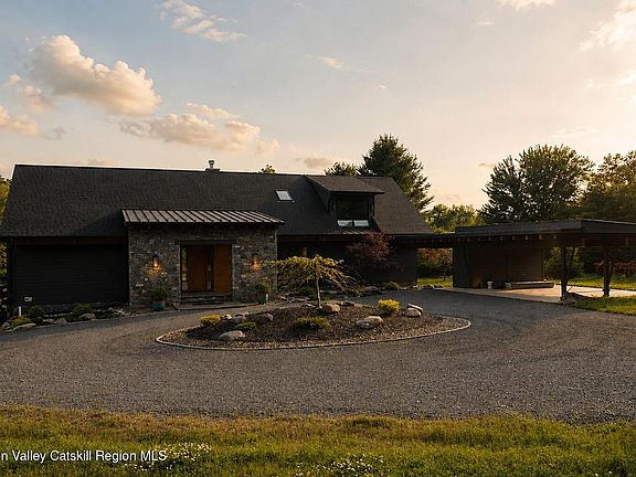 3rd image of 75 Beaver Hill Road