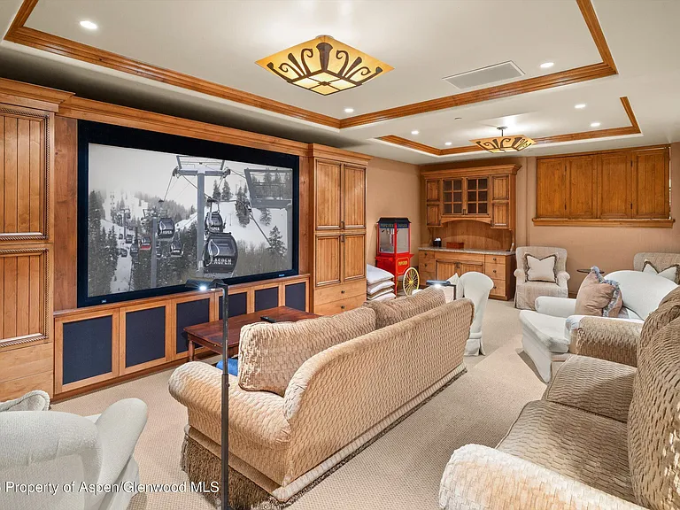 691 Pfister Dr — Photo 37