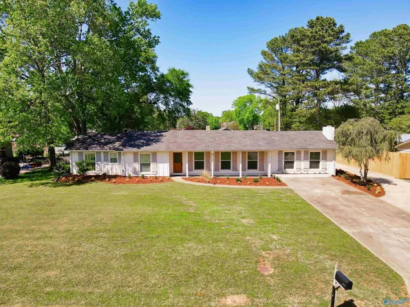 2402 College St SE, Decatur, AL 35601