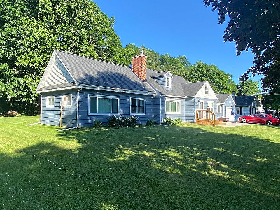 1st image of 10 Hillcrest Dr