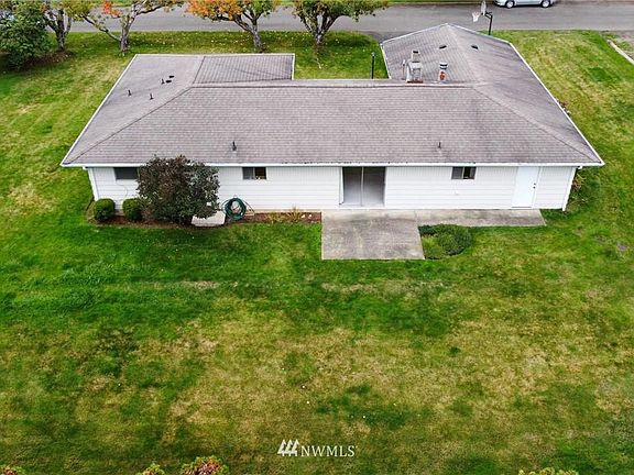3rd image of 105 Hillcrest Dr