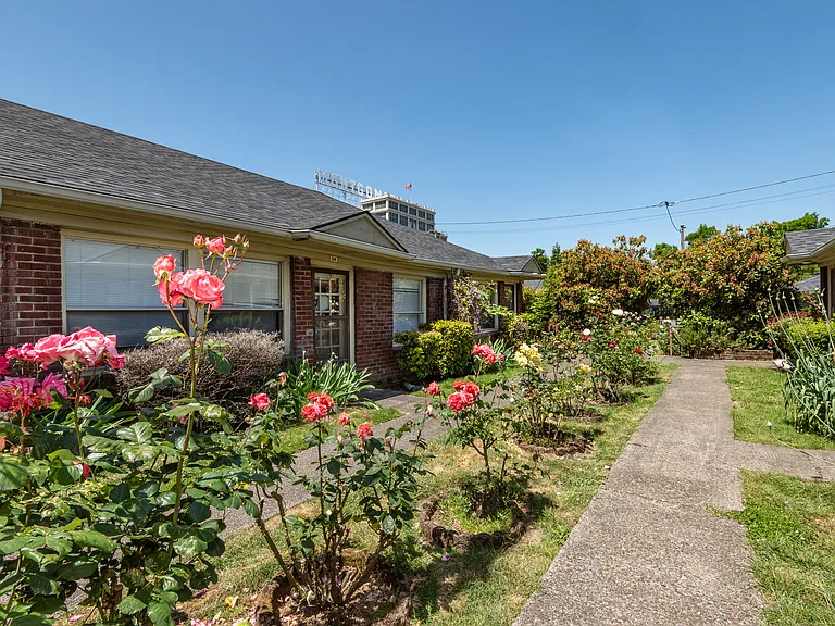 2651 NW Upshur St — Photo 5
