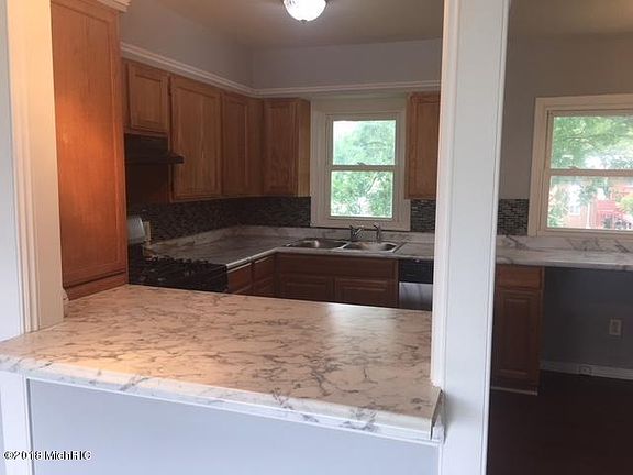 5th image of 2528 Clyde Park Ave SW