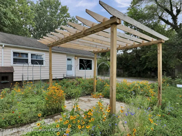 825 W Lake Lansing Rd, East Lansing, MI 48823