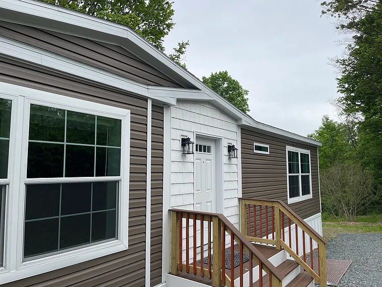 20 Glenn Ave — Photo 2