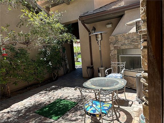 3rd image of 4738 Laurel Canyon St