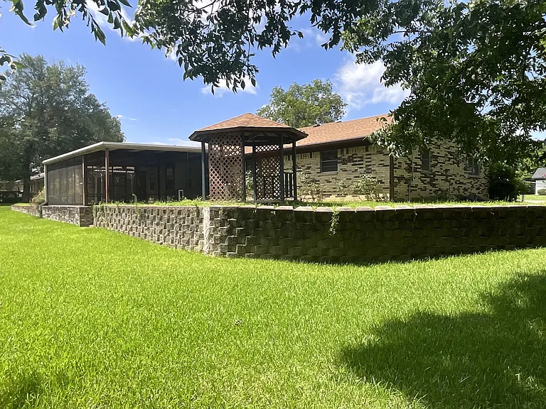 530 Hilliard Dr — Photo 8