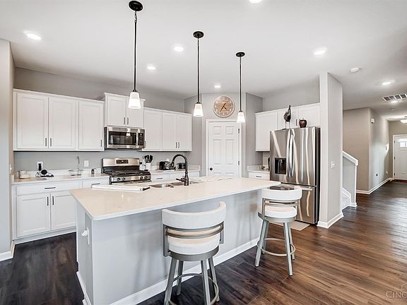 4th image of 5004 S Castle Ct