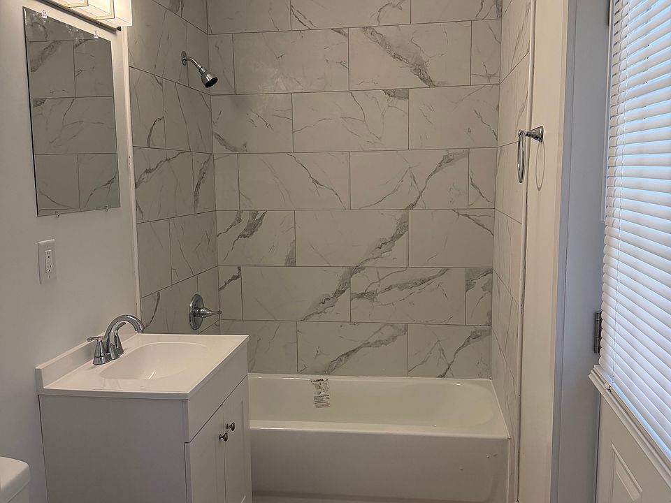 2nd image of 1614 S Main St #3