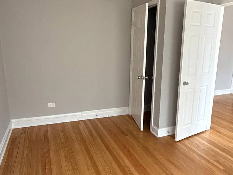 SPACIOUS 2 BEDROOM APARTMENTS AVAILABLE — Photo 52