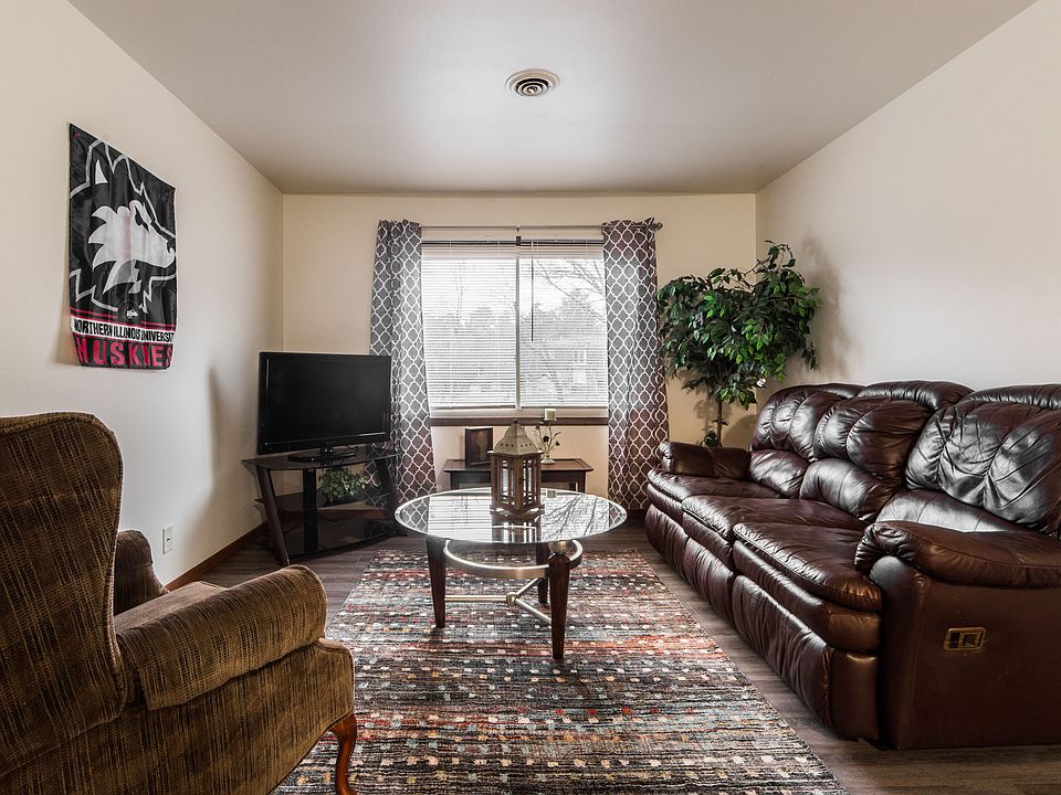 615LucindaLivingRoom2_02262020