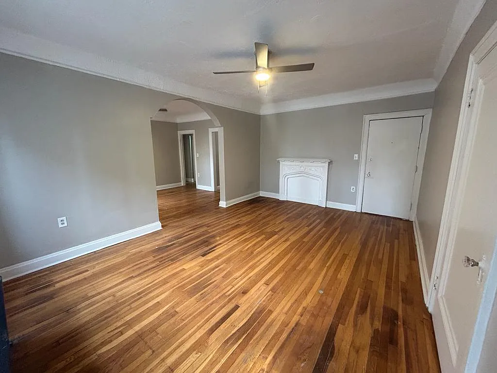 1 bed, 1000 sqft, $1,350 — Photo 4