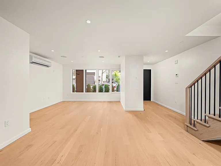 41-15 24th St #Townhouse 4 — Photo 20