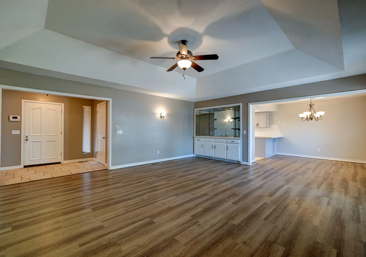 Large 3 Bed 2 Bath In Edmond Schools!! Move In Special — Photo 3