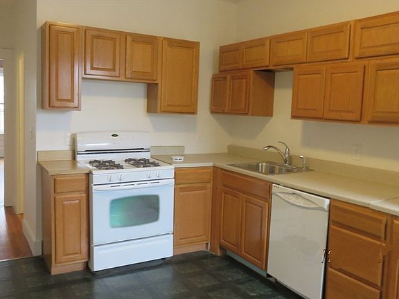 2nd image of 39 Strathmore Rd APT 2