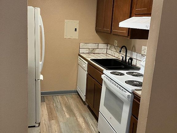 Dinning room into kitchen
