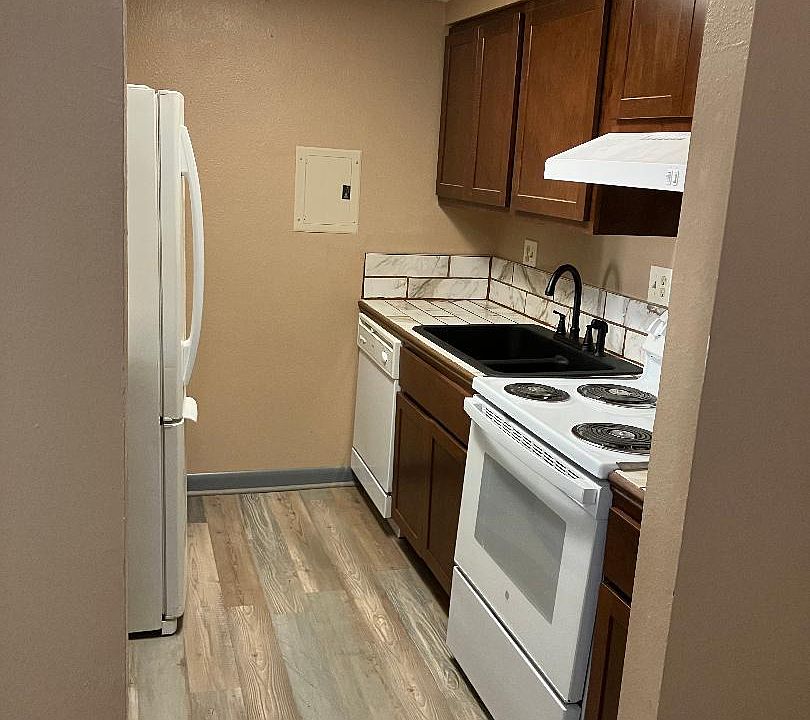 Dinning room into kitchen