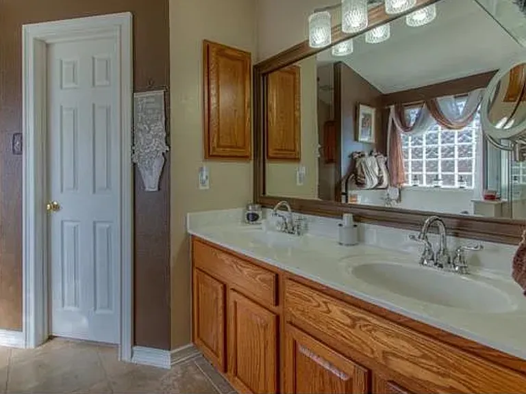 206 Katherine Way — Photo 6