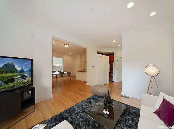 3rd image of 2549 N Clark St #1N