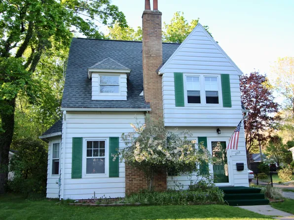 1706 Dover Rd, Kalamazoo, MI 49008